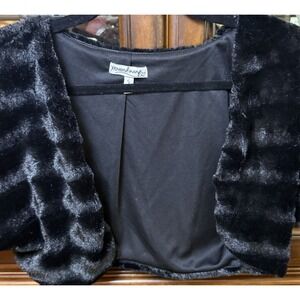 Extraordinary Women's Black Faux Fur Wrap - S